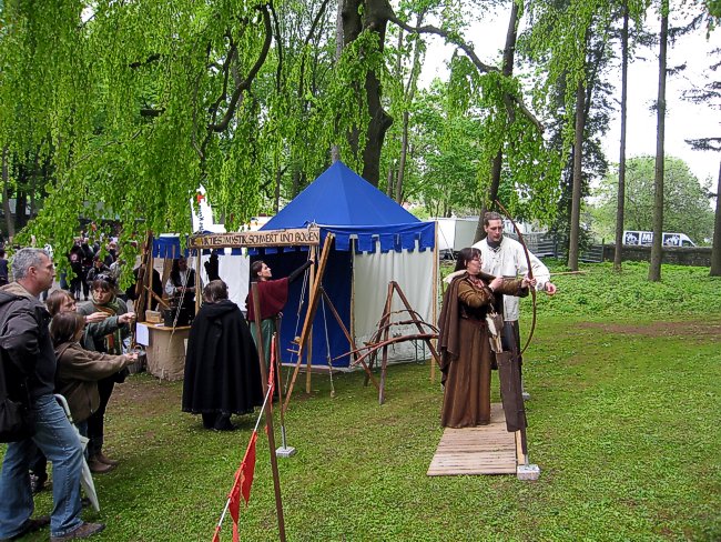 fr Mgdelein und Knaben, holde Maiden und khne Recken